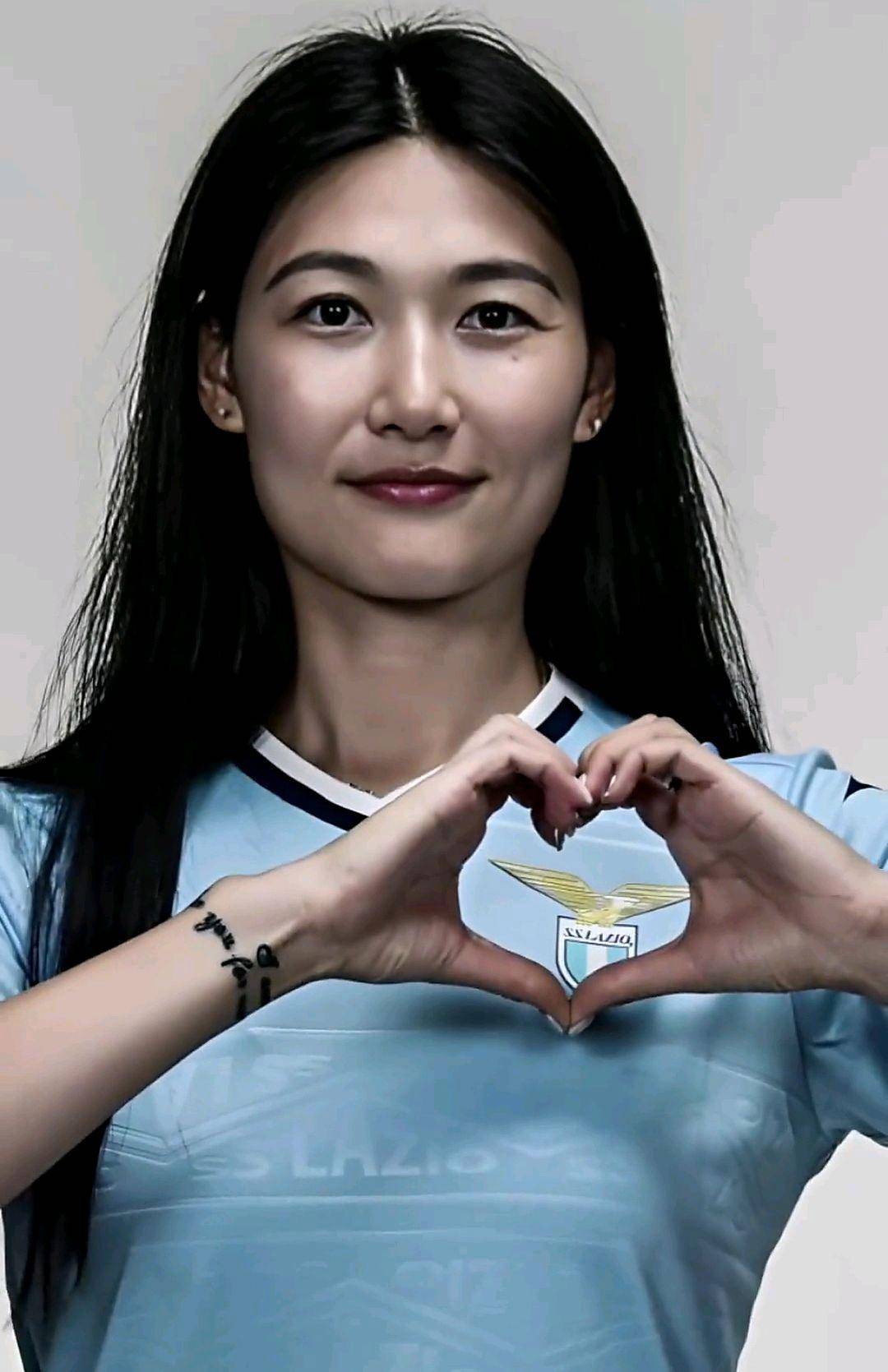 踢过西甲法甲意甲，杨莉娜结束留洋，回归上海女足