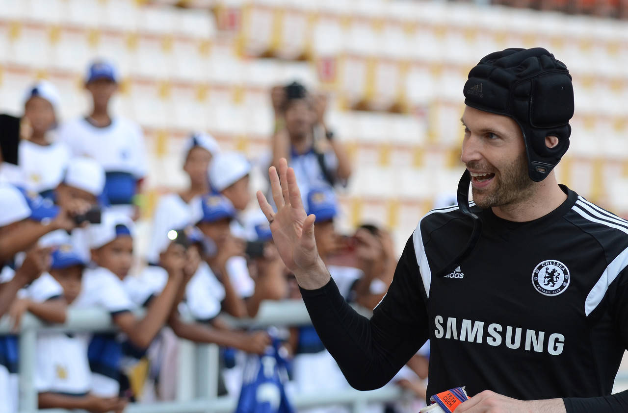 切赫：偷看皇马训练发现他们过于轻松，我和教练说这有啥可看的