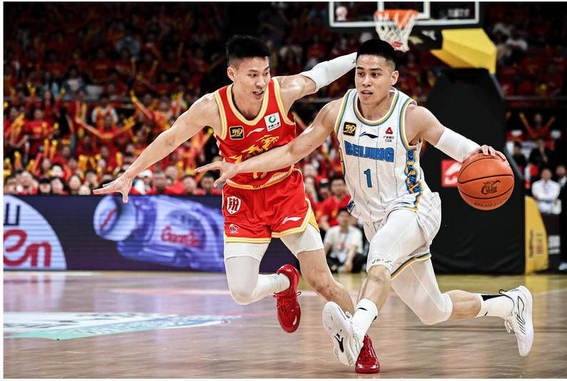 体坛联播｜双杀阿森纳，巴黎晋级欧冠决赛对阵国际米兰