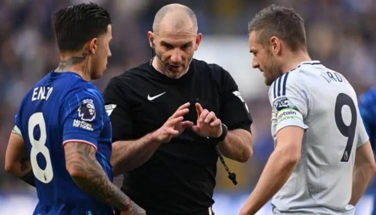 BBC：下赛季开始英超将引入新规，比赛中只有队长被允许接近裁判