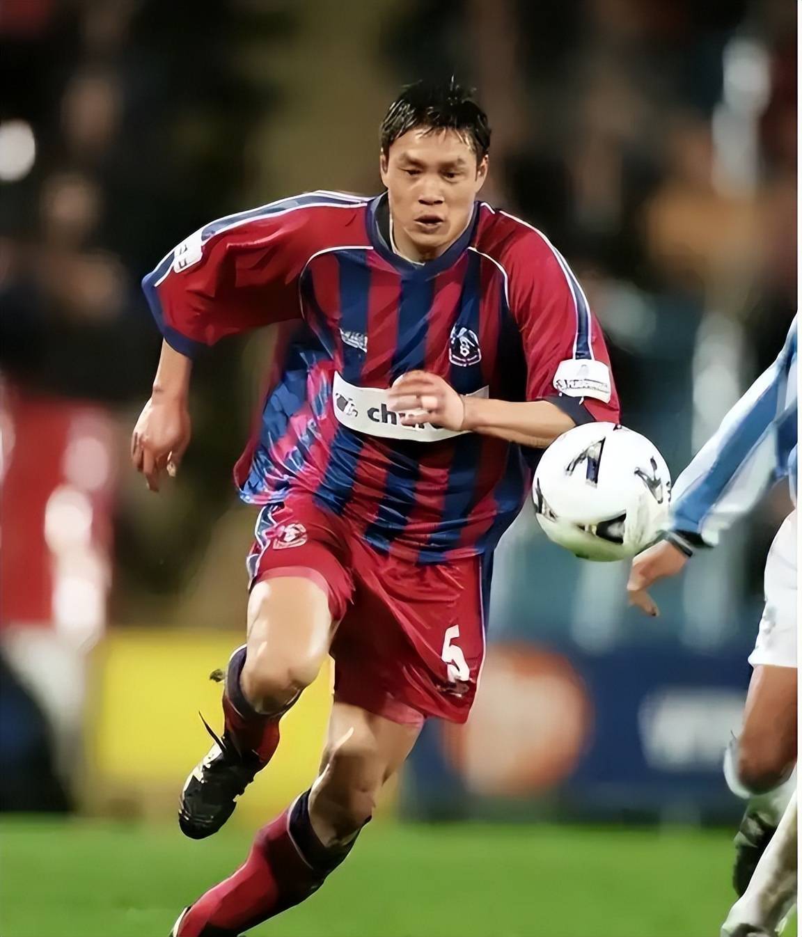 国足收官第2天，王钰栋留洋法甲重大突破，范志毅承诺帮他找关系